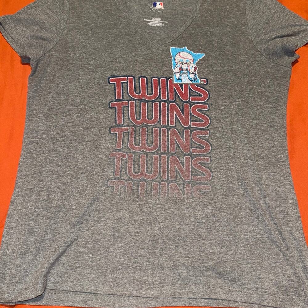 Twins MLB Women’s Loose Fit shirt XL